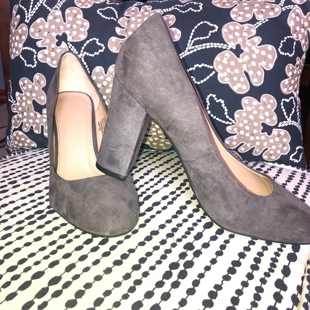 Gray/Tan Suede heels🧡